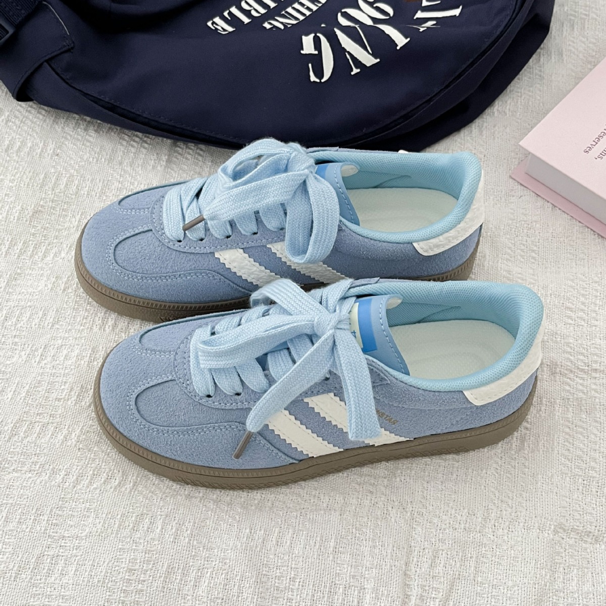 Vintage-style sneakers for wom - مراجعة Guipure Lace Panel وسعره