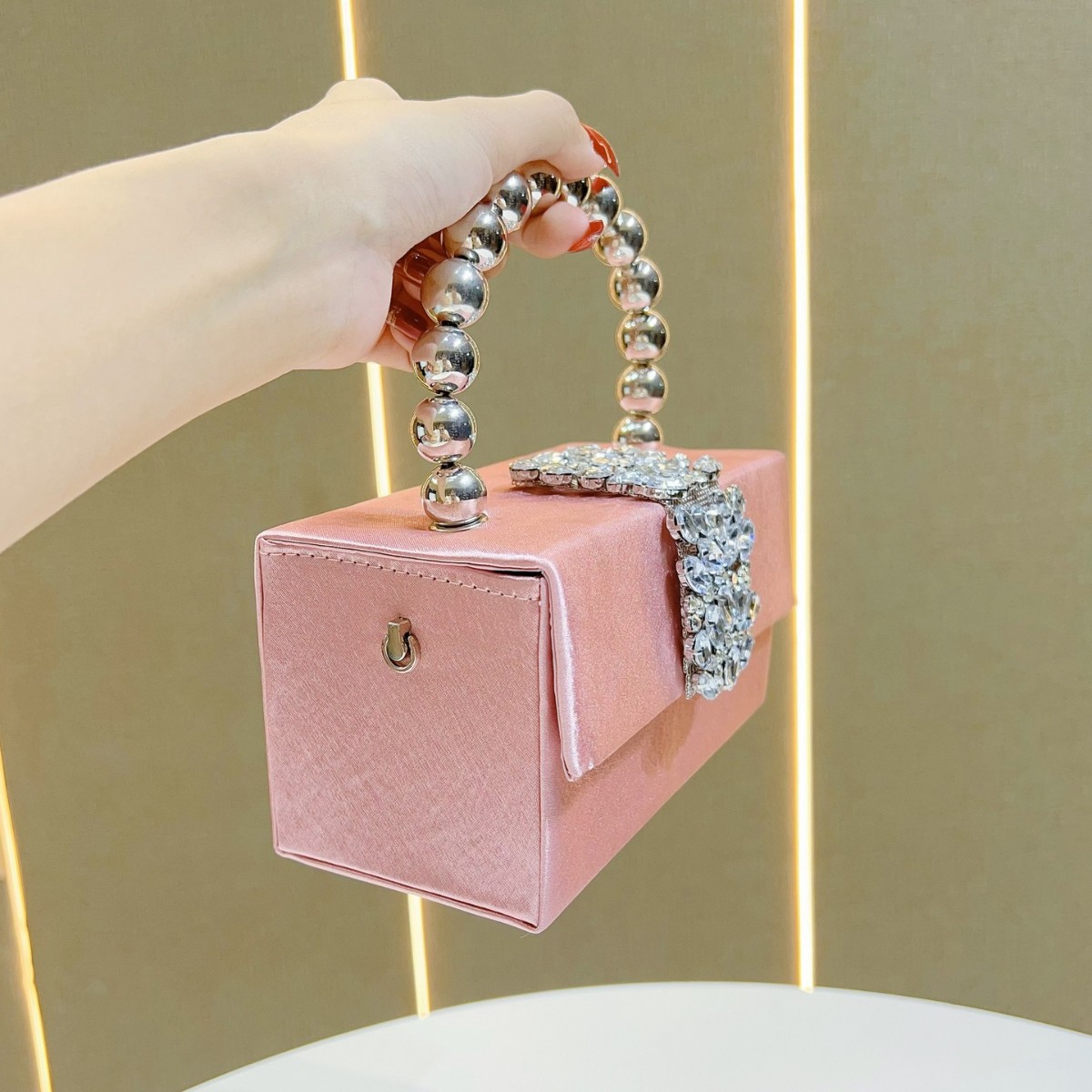 Sparkling Rhinestone Pearl Box - مراجعة Tassel Fringe Trim وسعره