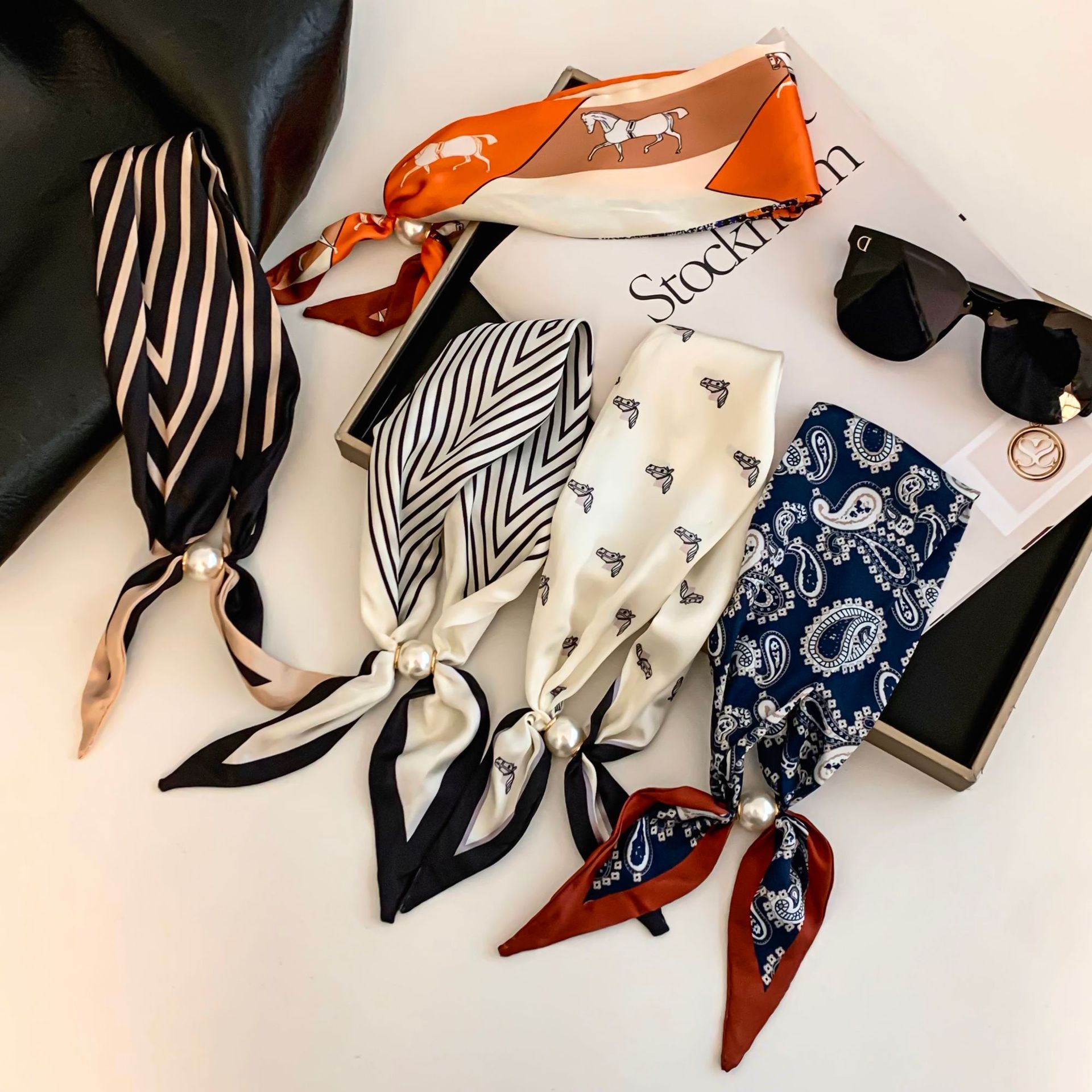 Cashew Flower Silk Scarf Effor - مراجعة Pearl Trim Chain وسعره