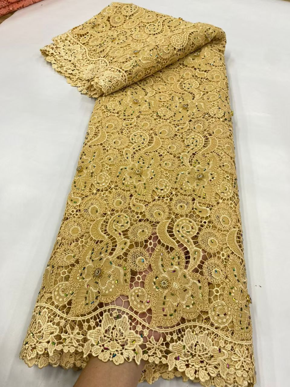 Latest Cord Guipure Lace Fabri - مراجعة Crystal Mesh Fabric وسعره