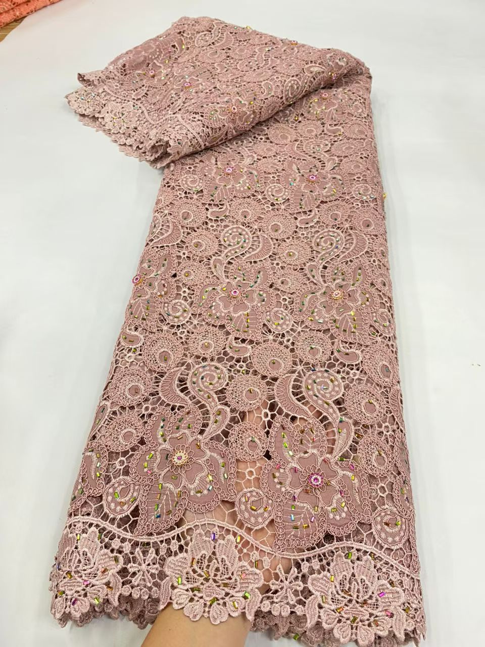 Latest Cord Guipure Lace Fabri - مراجعة Crystal Mesh Fabric وسعره