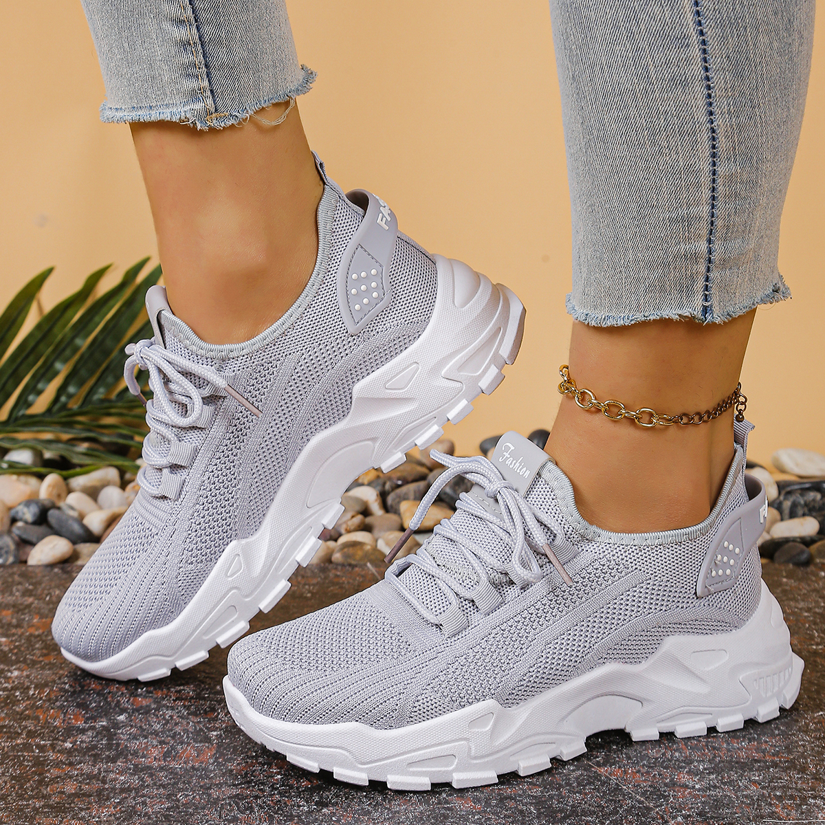 Women's sports shoes 2025: Bre - مراجعة Guipure Lace Panel وسعره