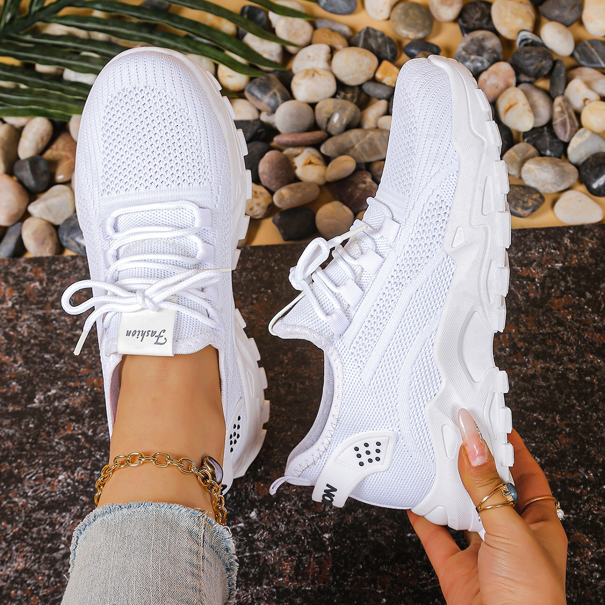 Women's sports shoes 2025: Bre - مراجعة Guipure Lace Panel وسعره