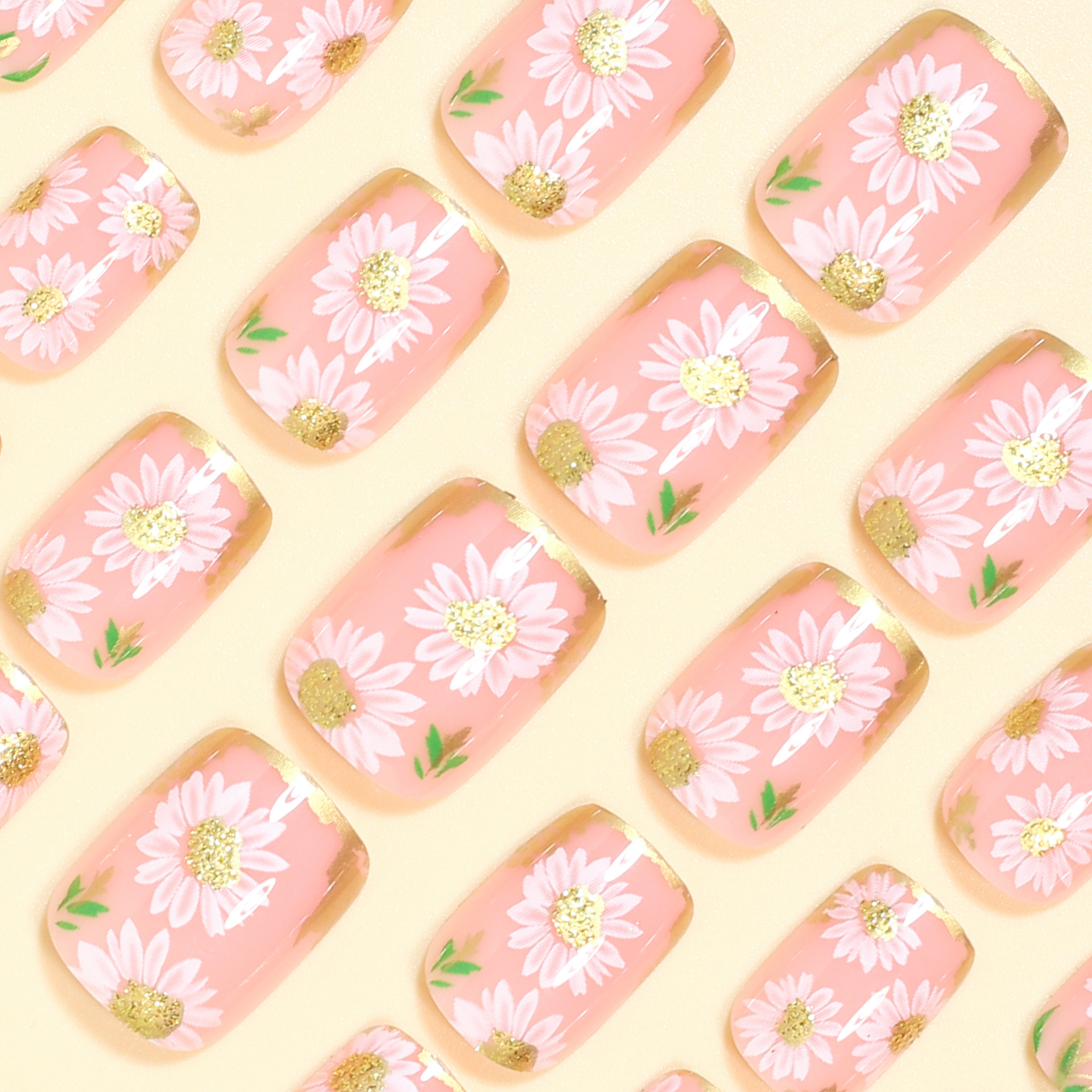 Short Square fake nails golden - مراجعة Embroidery Embellishments وسعره