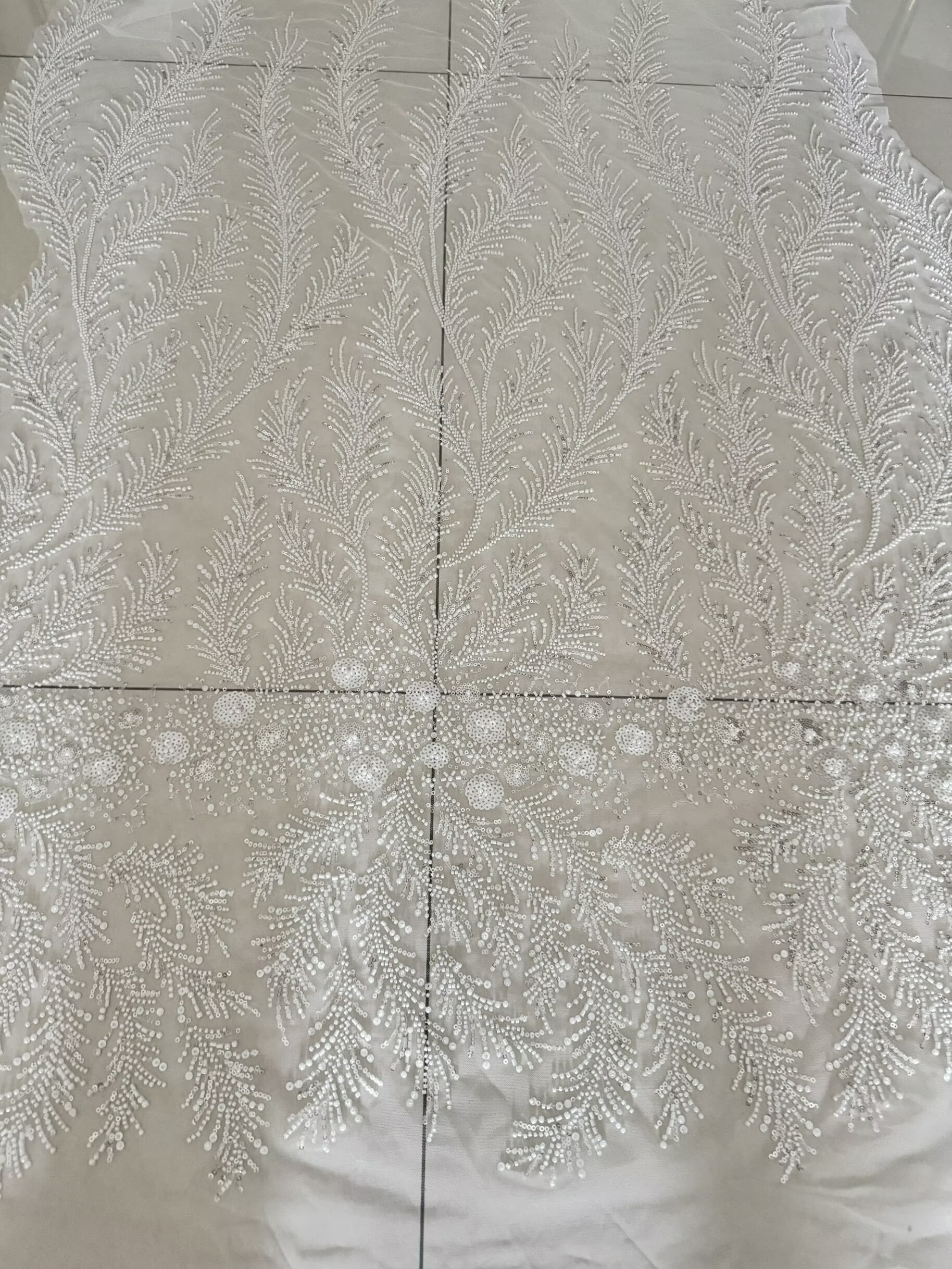 White Beaded Pearl Crystal Seq - مراجعة Crystal Mesh Fabric وسعره