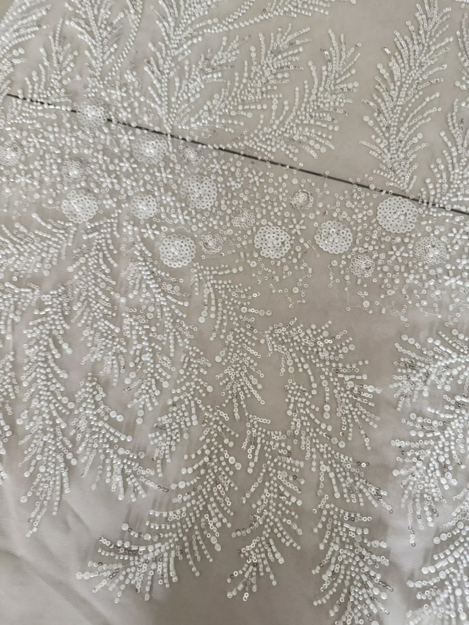 White Beaded Pearl Crystal Seq - مراجعة Crystal Mesh Fabric وسعره