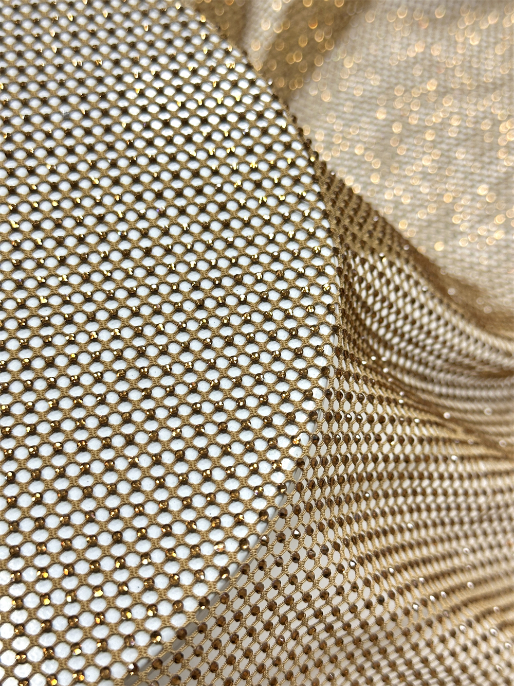 Exquisite Rhinestones Mesh diy - مراجعة Crystal Mesh Fabric وسعره