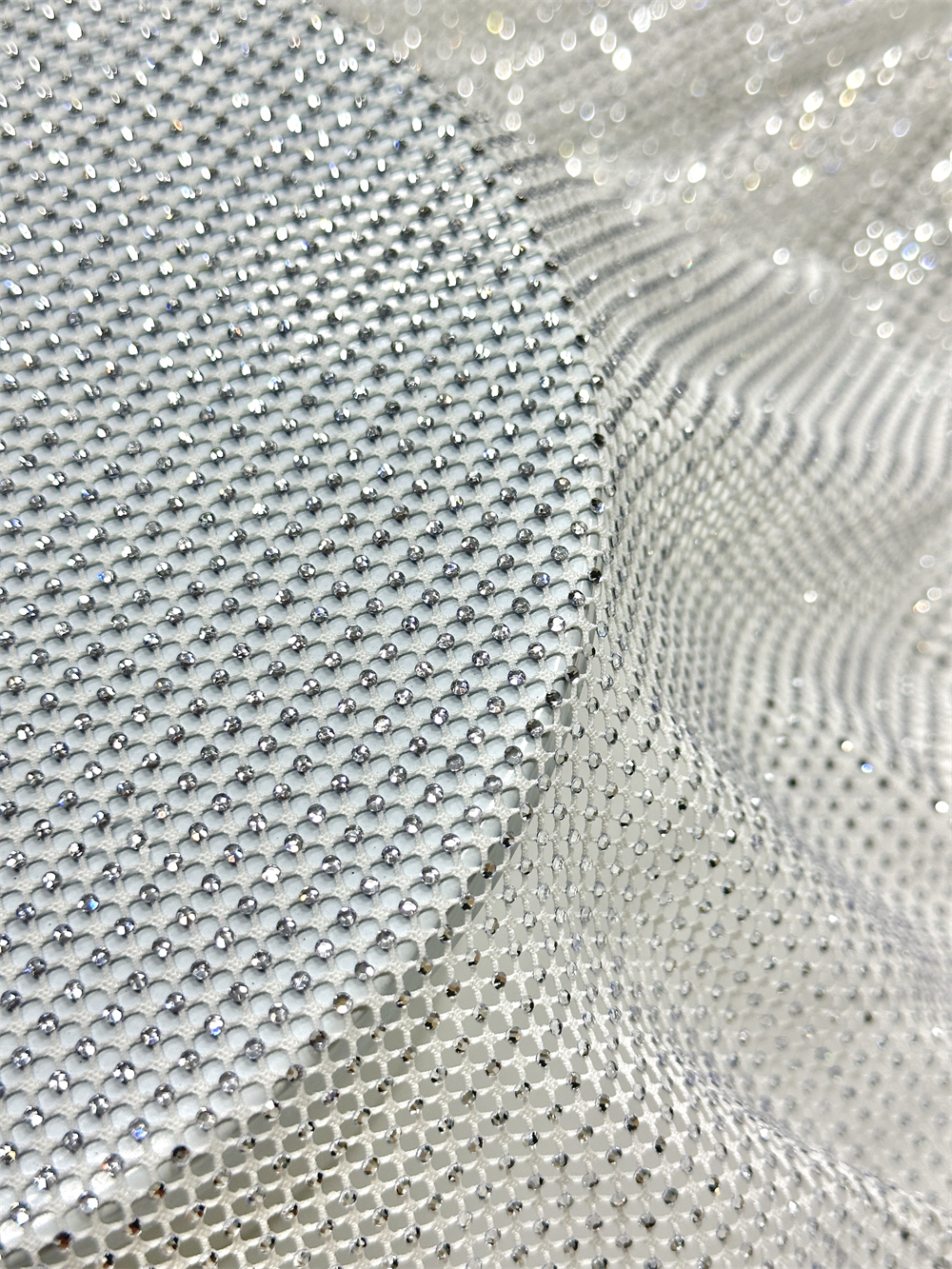 Exquisite Rhinestones Mesh diy - مراجعة Crystal Mesh Fabric وسعره