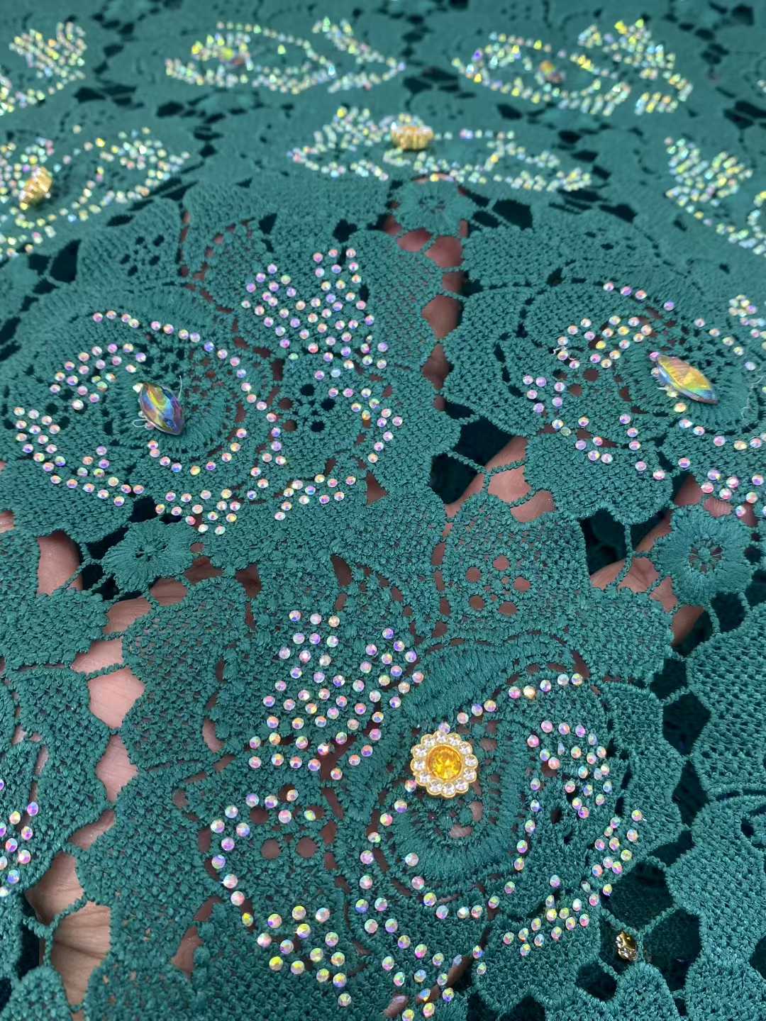 Latest Cord Guipure Lace Fabri - مراجعة Crystal Mesh Fabric وسعره